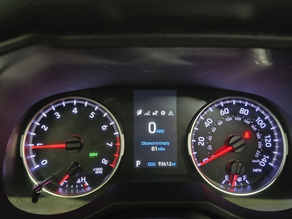 Used 2021 Toyota RAV4 XLE Premium image 26