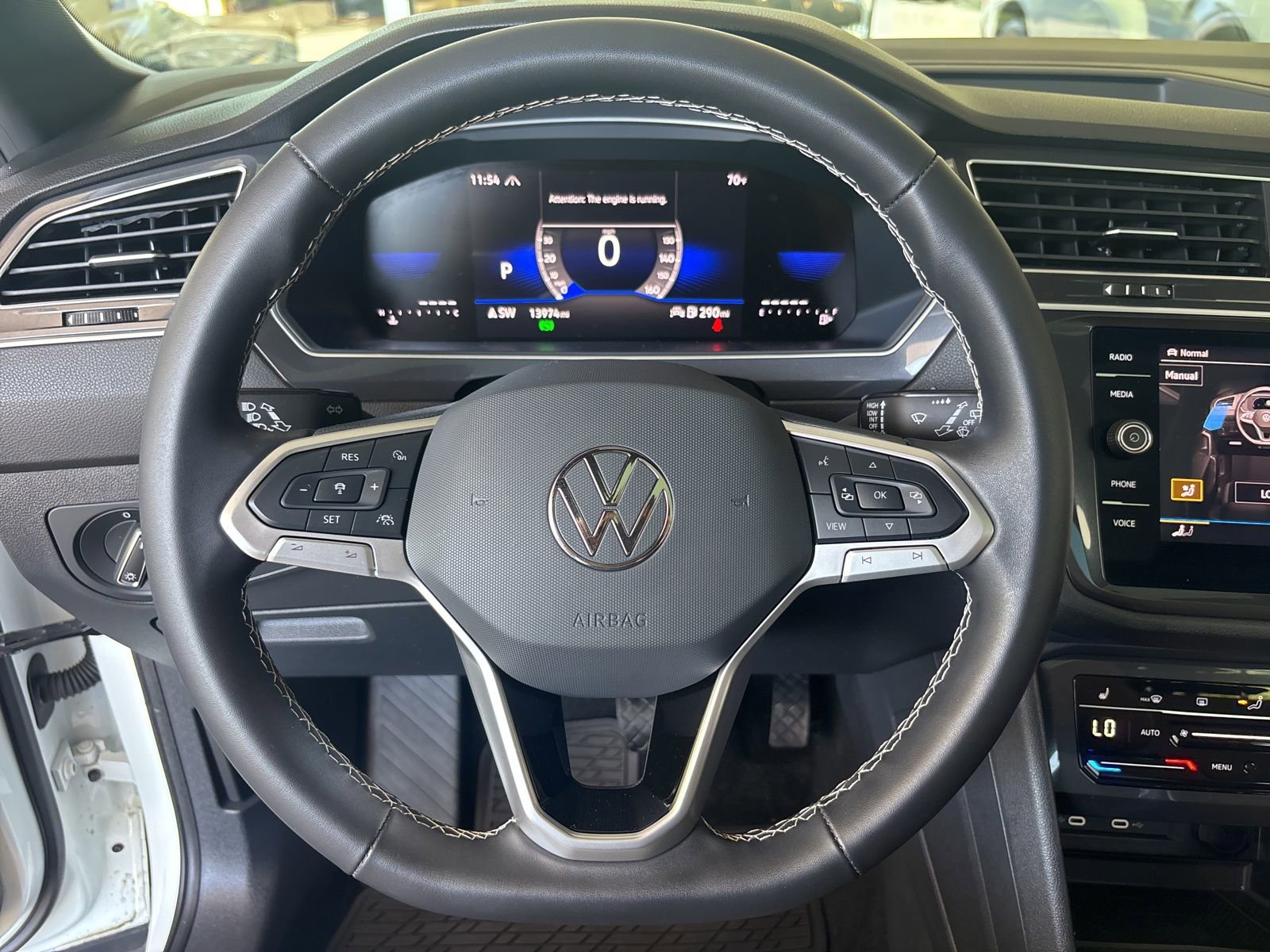 Used 2024 Volkswagen Tiguan SE w/ Panoramic Sunroof Package AWD/4WD image 21