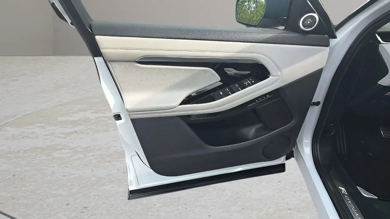 Used 2020 Land Rover Range Rover Evoque R-Dynamic S image 48