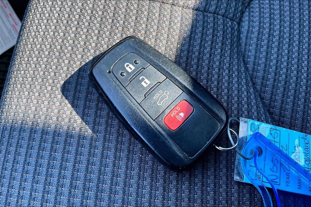 Used 2022 Toyota Highlander LE image 35