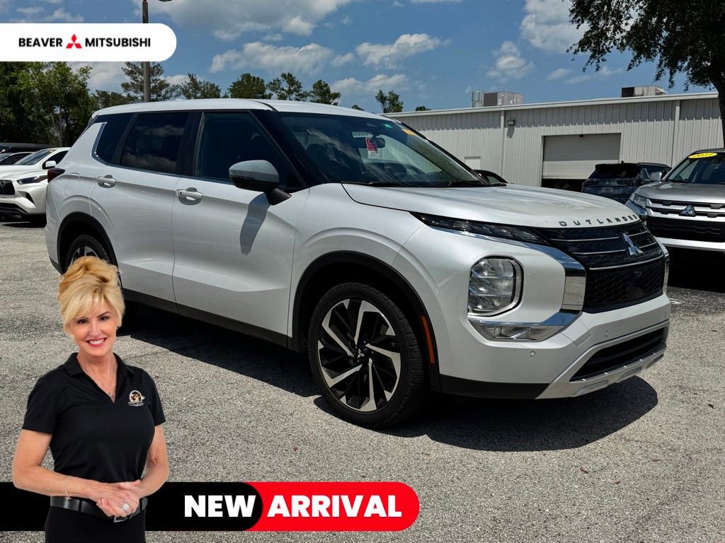 Used 2023 Mitsubishi Outlander SE FWD image 1