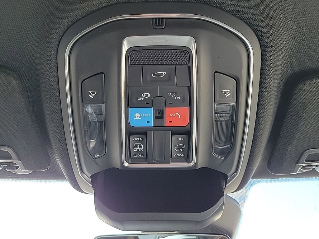 Used 2025 Jeep Grand Cherokee Altitude AWD/4WD image 20