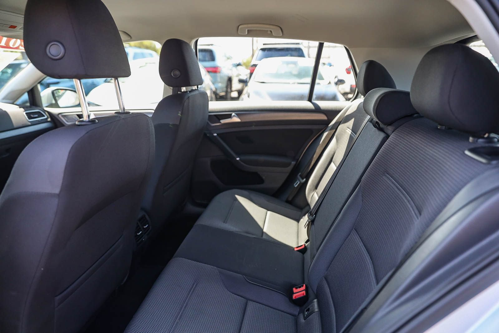 Used 2019 Volkswagen e-Golf SE w/ Driver Assistance Package FWD image 17