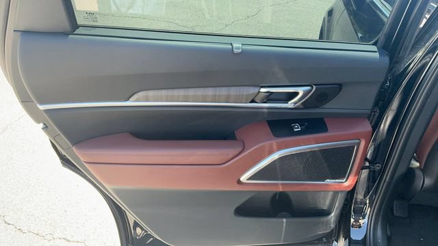 Used 2025 Kia Telluride SX w/ SX Captain's Chair Package AWD/4WD image 14