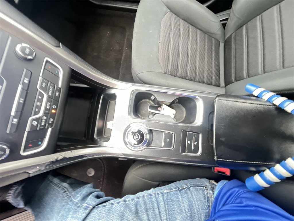 Used 2020 Ford Fusion SE image 19