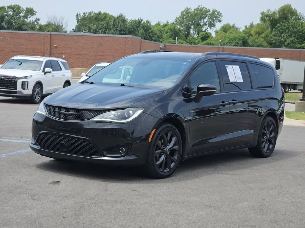 Used 2020 Chrysler Pacifica Limited FWD image 2