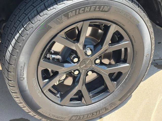Certified 2024 Jeep Grand Cherokee L Laredo AWD/4WD image 11