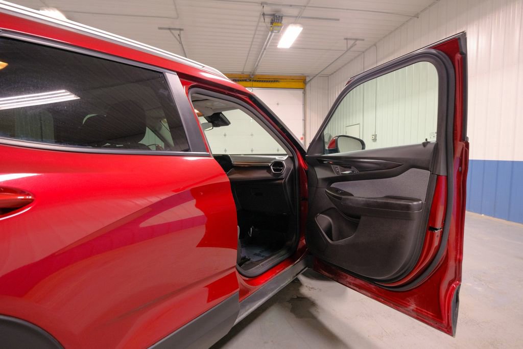 Used 2025 Chevrolet TrailBlazer LT image 15