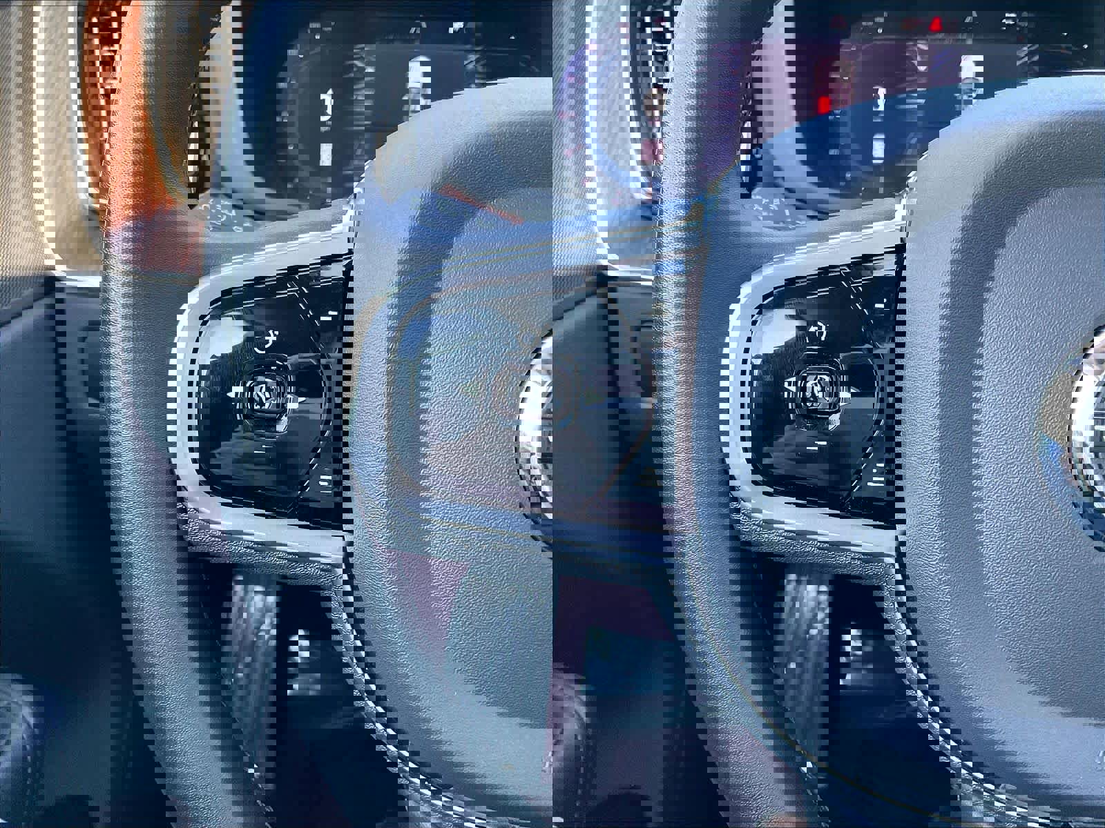 Used 2023 Volvo XC60 T8 Plus image 21