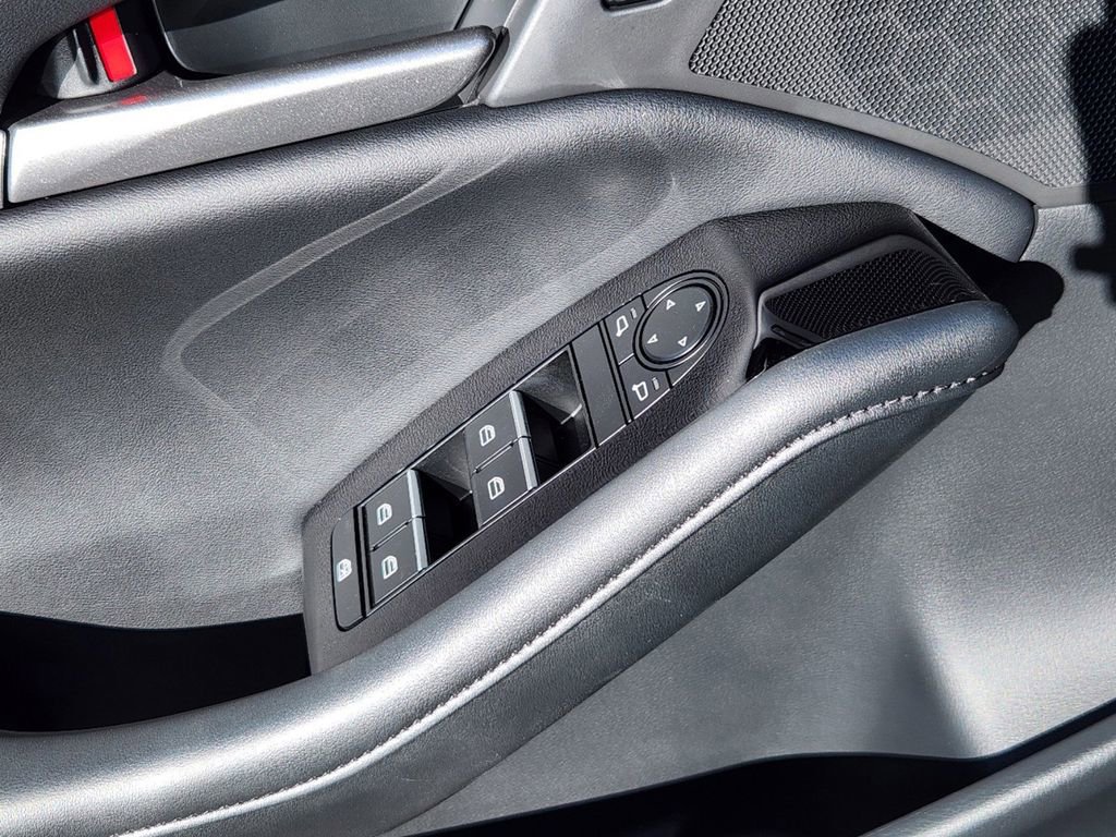 Certified 2025 MAZDA MAZDA3 s Sport image 4