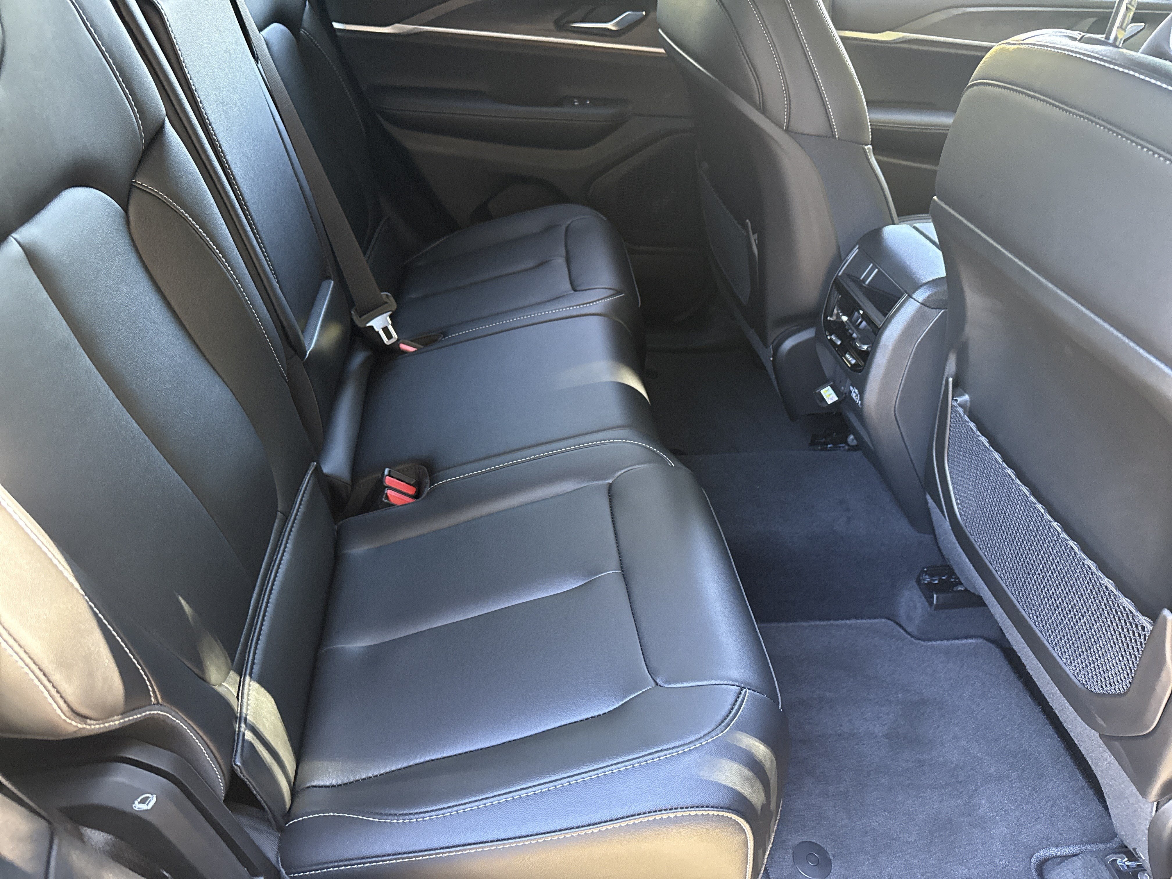 New 2025 Jeep Grand Cherokee Limited w/ Black Appearance Package RWD image 14