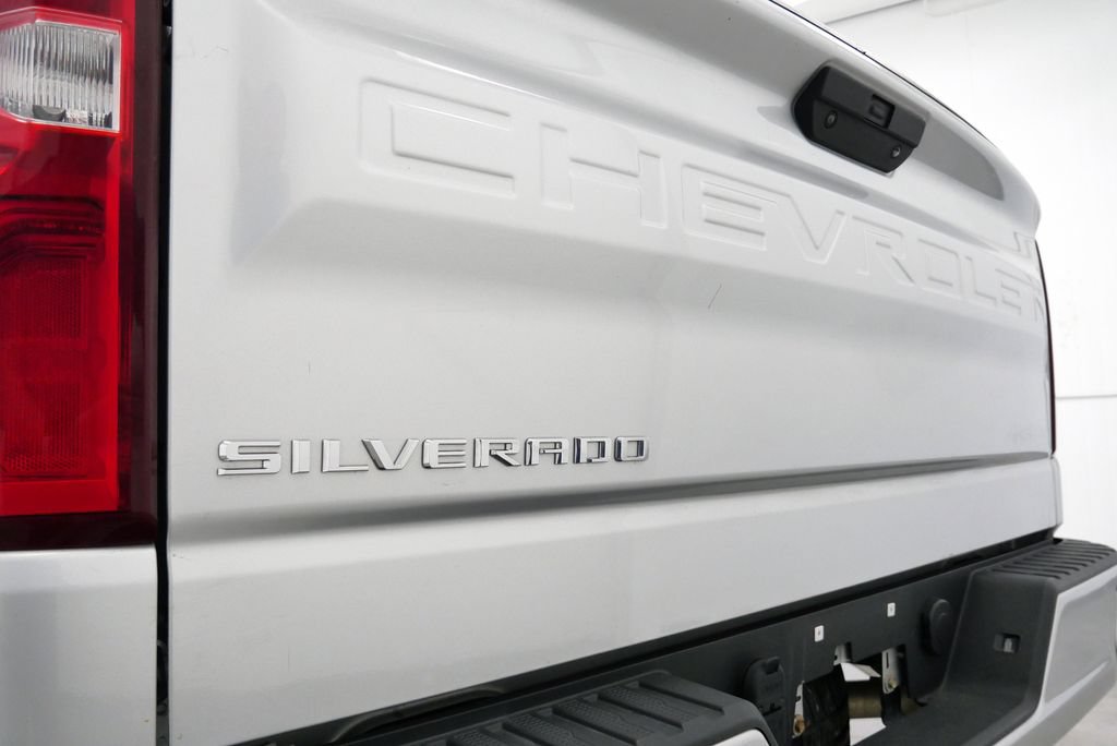 Used 2020 Chevrolet Silverado 1500 Custom w/ Custom Value Package AWD/4WD image 9