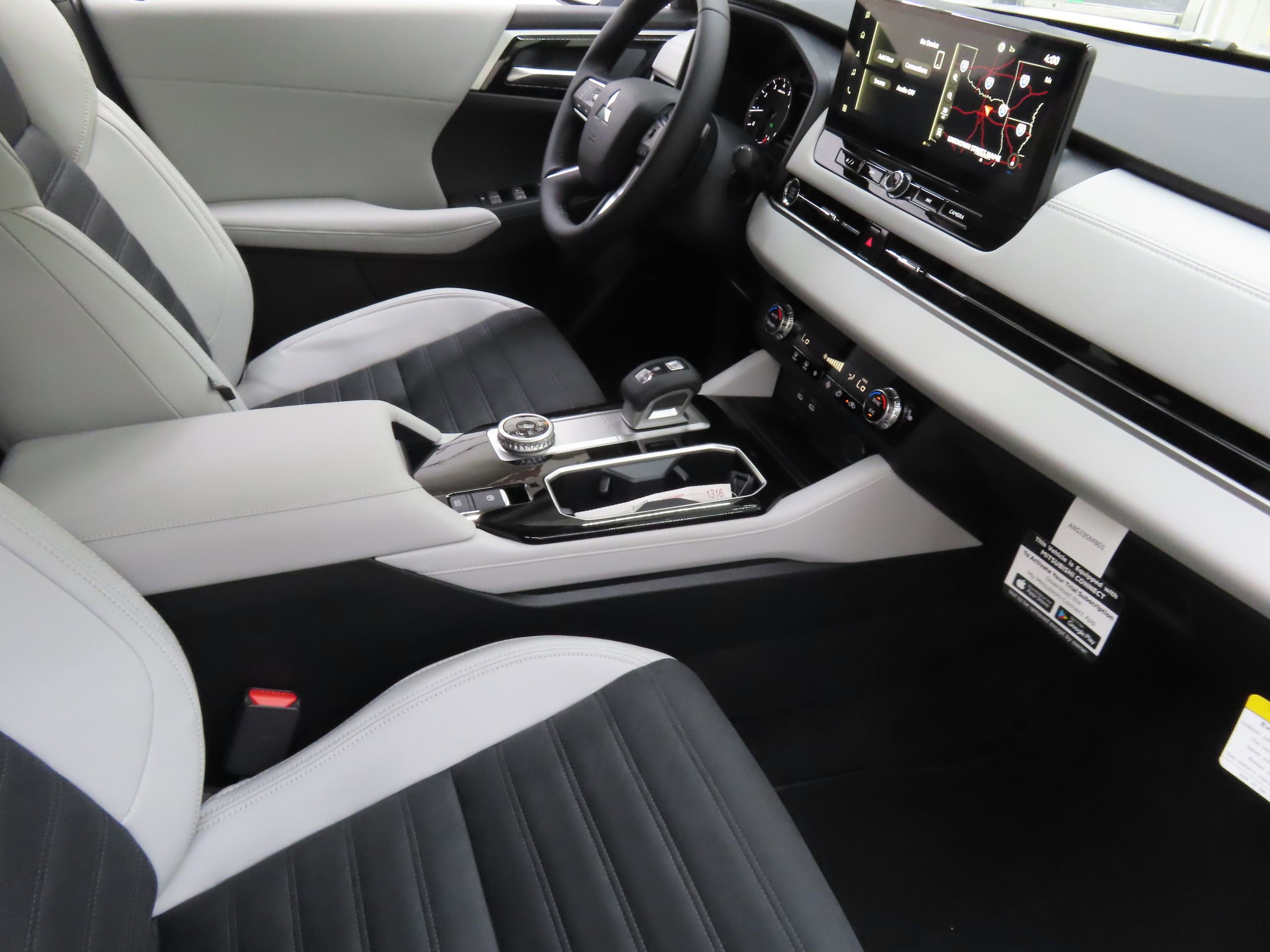 New 2025 Mitsubishi Outlander SE image 21