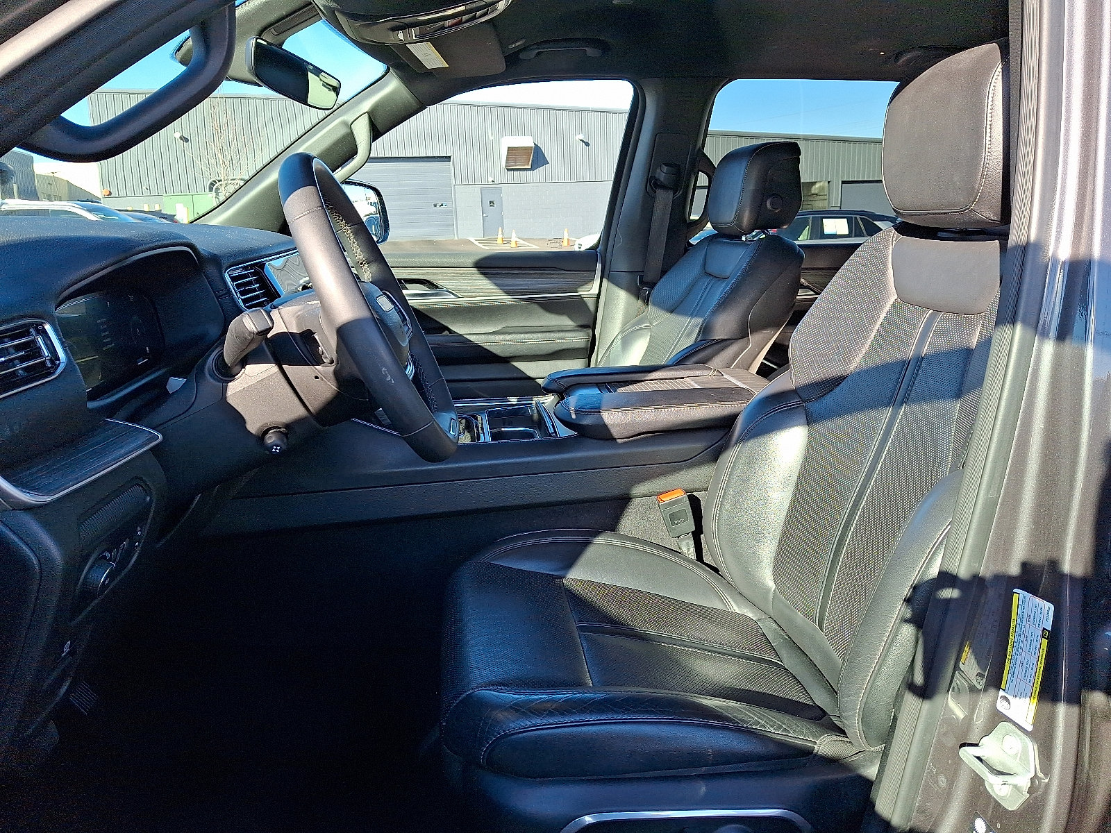 Used 2023 Jeep Wagoneer L Series II image 14