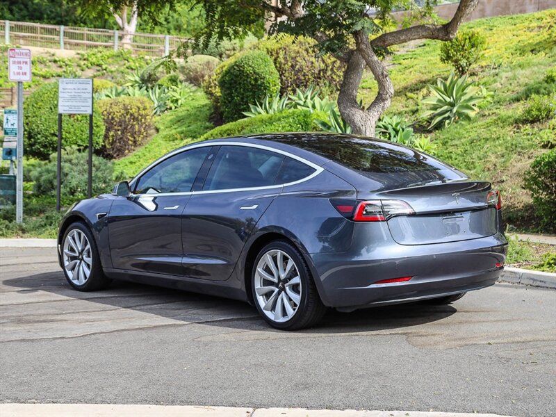 Used 2018 Tesla Model 3 Long Range RWD image 3