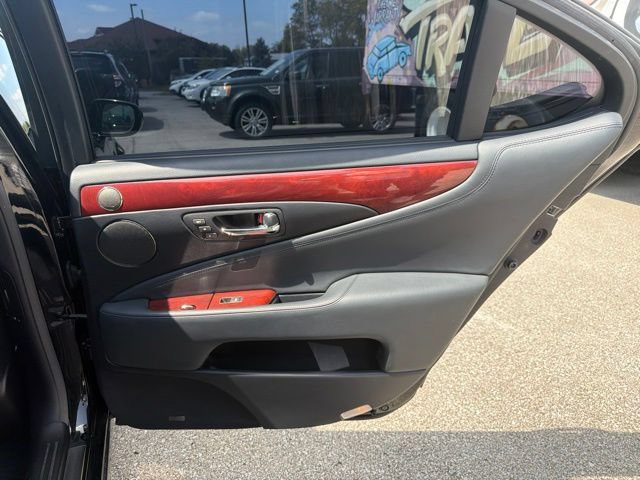 Used 2007 Lexus LS 460 L w/ Luxury Pkg RWD image 25