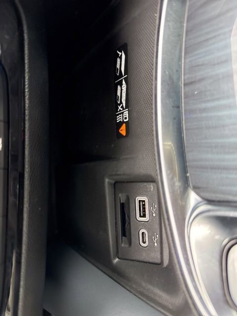 Used 2022 Buick Enclave Essence w/ Sport Touring Edition image 76