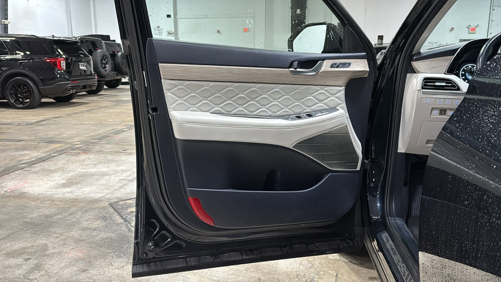 Used 2021 Hyundai Palisade Calligraphy image 11