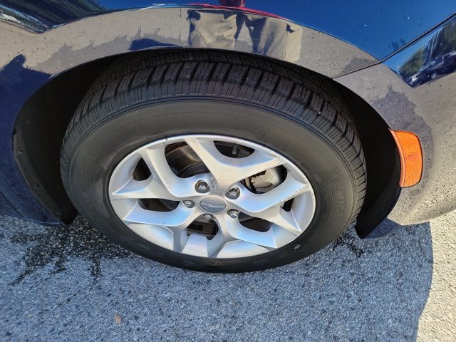 Used 2018 Chrysler Pacifica Touring-L Plus w/ Advanced Safetytec Group FWD image 10