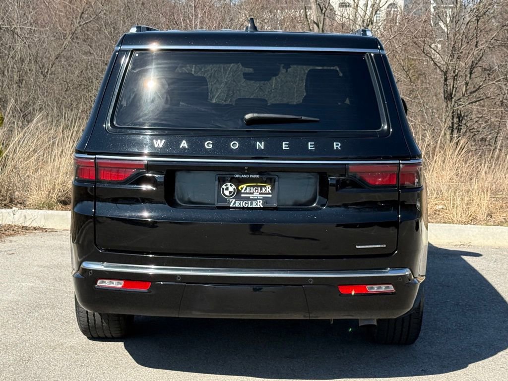Used 2024 Jeep Wagoneer Series III AWD/4WD image 5