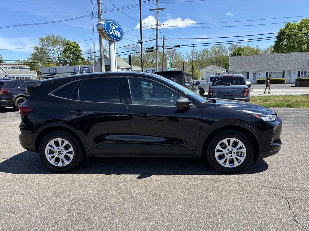 Used 2025 Ford Escape Active w/ Cold Weather Package FWD image 8