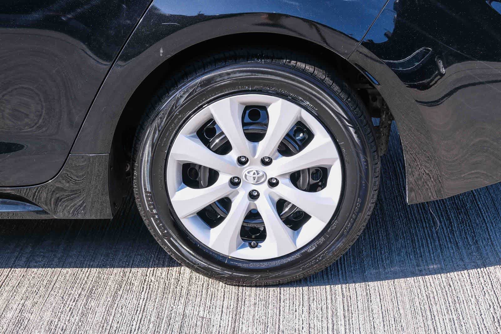 Used 2023 Toyota Corolla LE FWD image 9