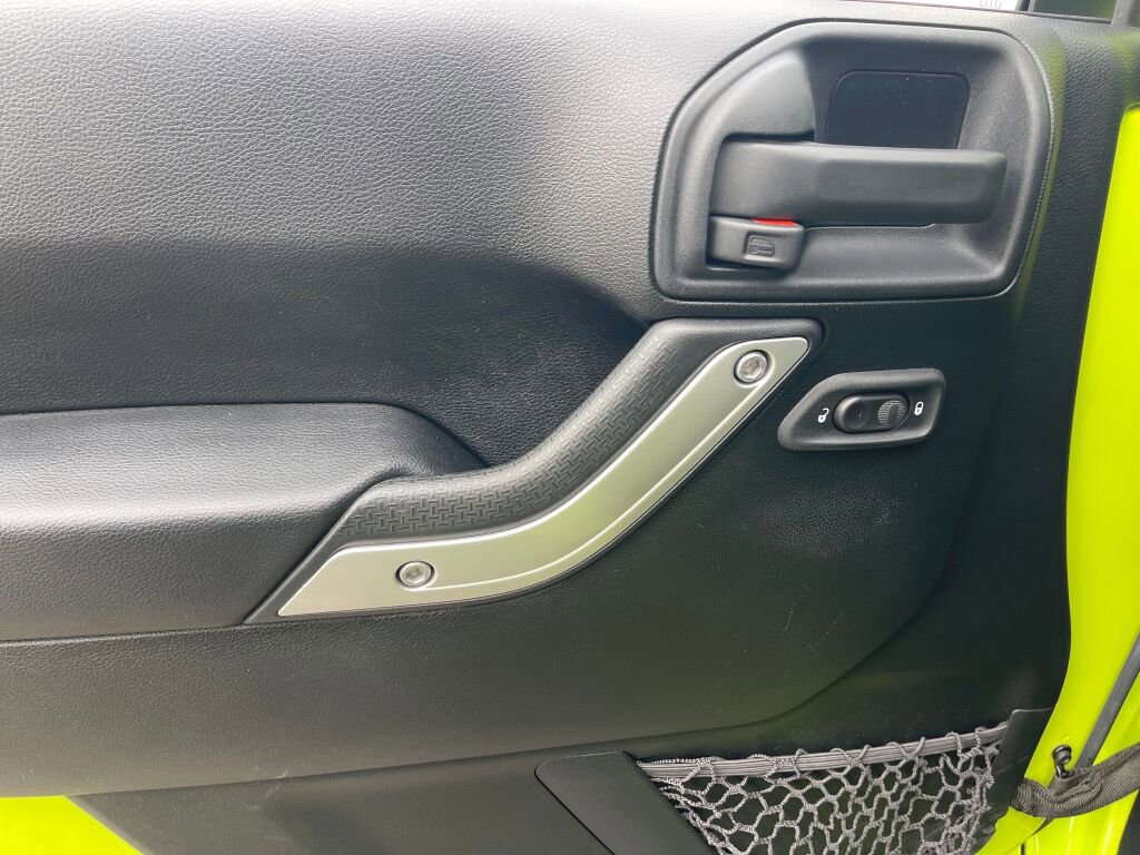 Used 2016 Jeep Wrangler Rubicon w/ Power Convenience Group image 10