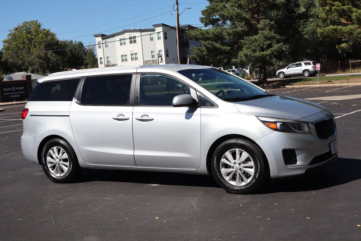 Used 2015 Kia Sedona LX w/ LX Convenience Package image 2