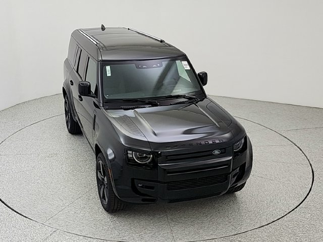 New 2026 Land Rover Defender 130 X-Dynamic SE AWD/4WD image 14