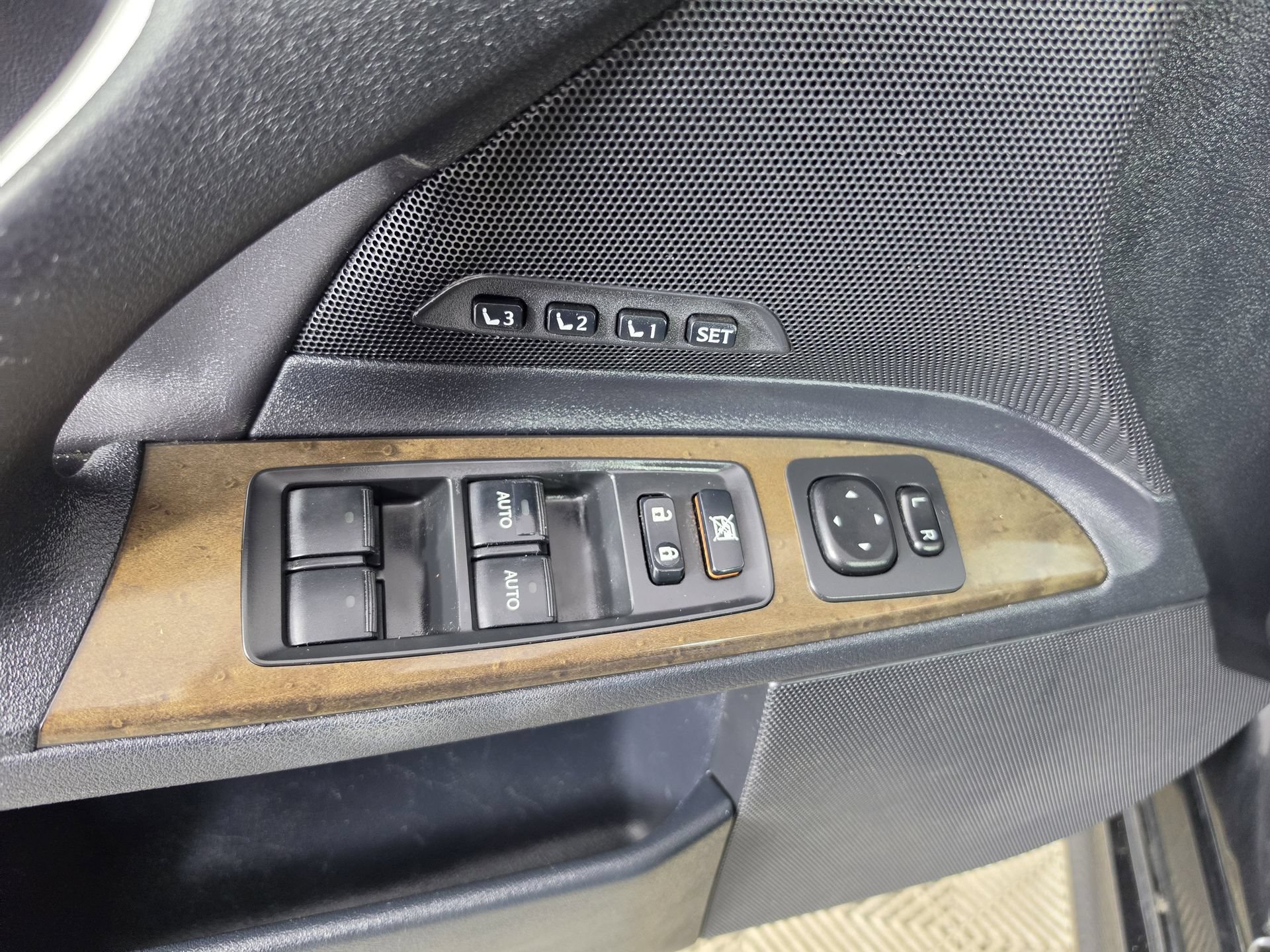 Used 2010 Lexus IS 350C RWD image 18