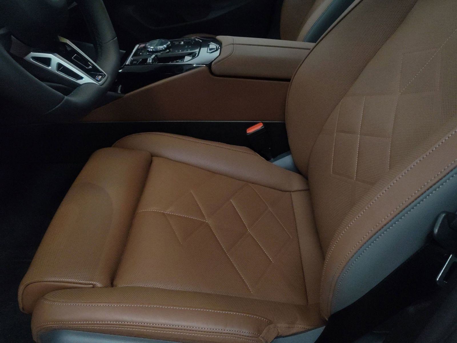 Used 2025 BMW i5 xDrive40 image 15