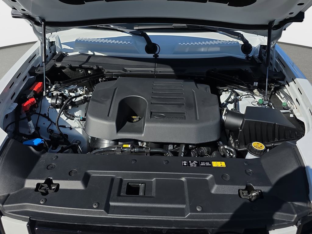 New 2026 Land Rover Defender 110 X-Dynamic SE image 31