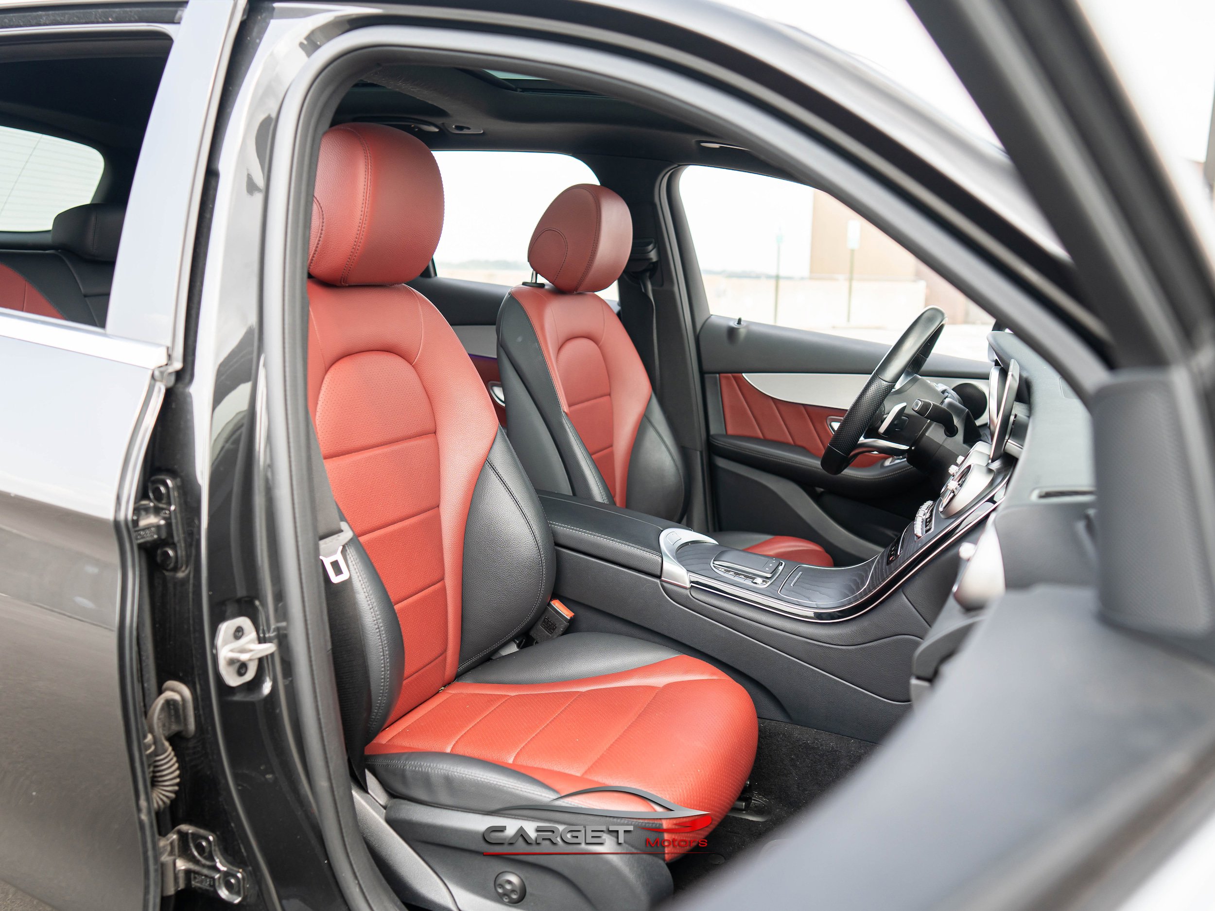 Used 2021 Mercedes-Benz GLC 300 4MATIC w/ AMG Line image 22