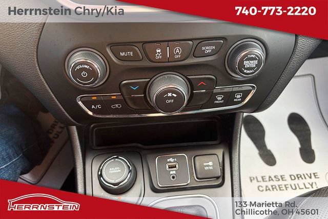 Used 2021 Jeep Cherokee Latitude Lux w/ Mopar Interior Package AWD/4WD image 20