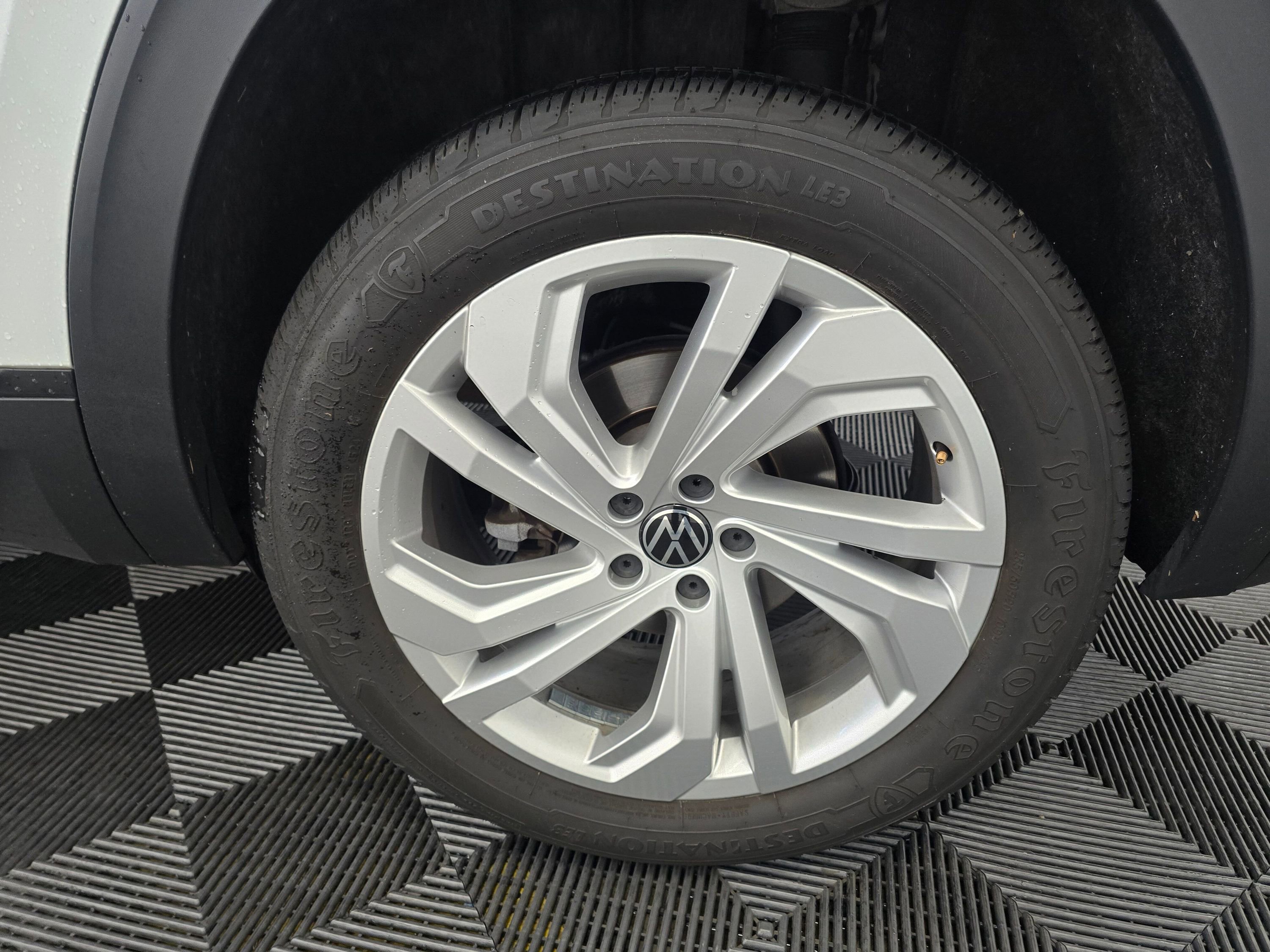 Used 2020 Volkswagen Atlas Cross Sport SEL image 20