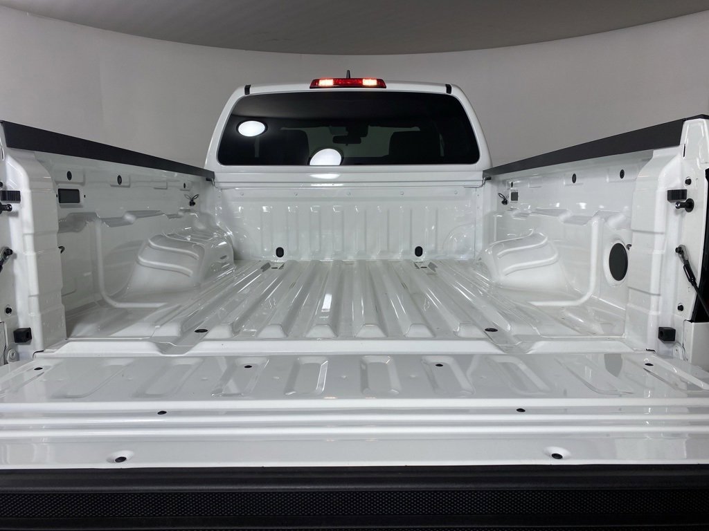 Used 2025 Nissan Frontier SV image 14