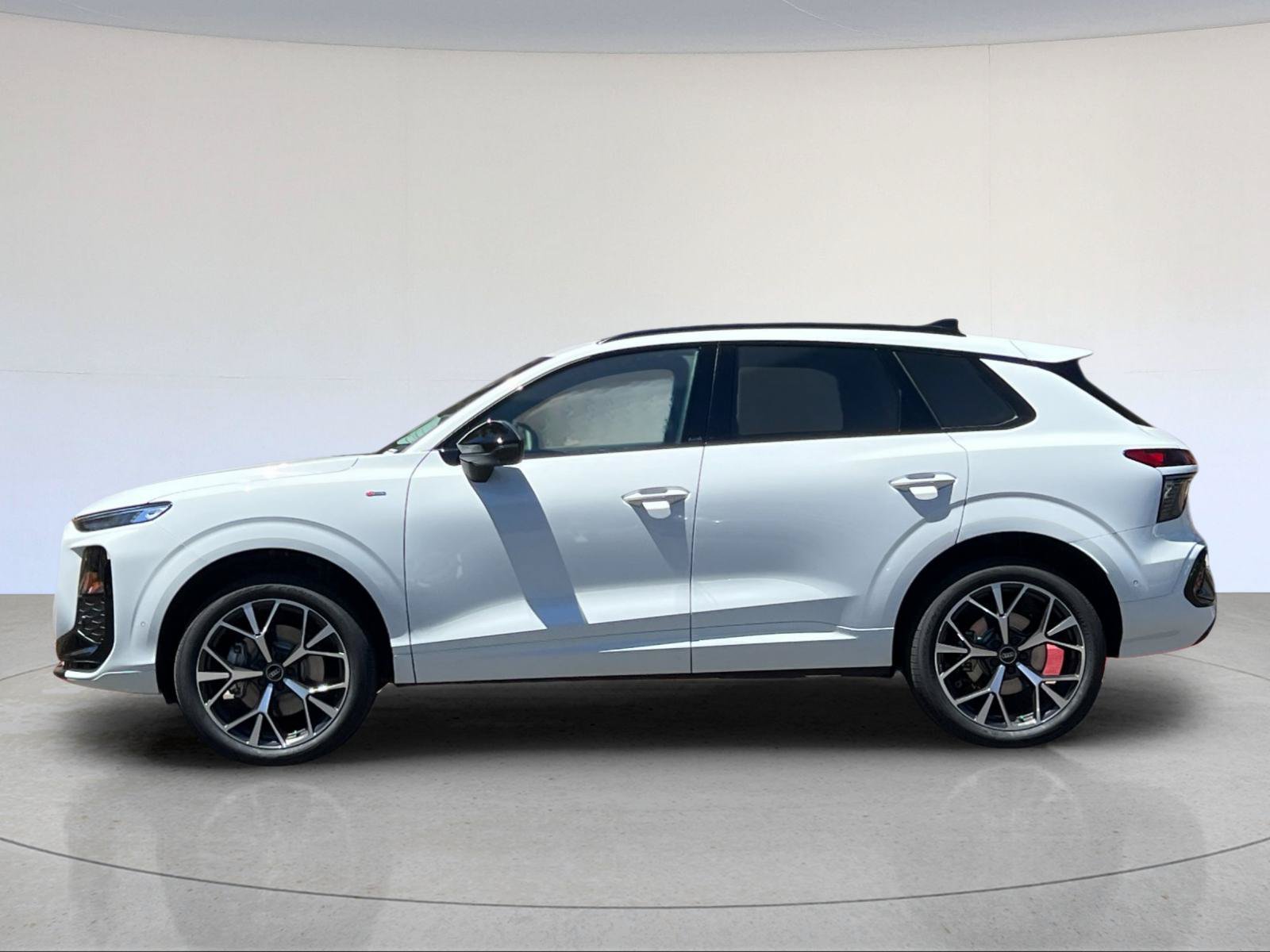 New 2026 Audi Q3 quattro 2.0T AWD/4WD image 3