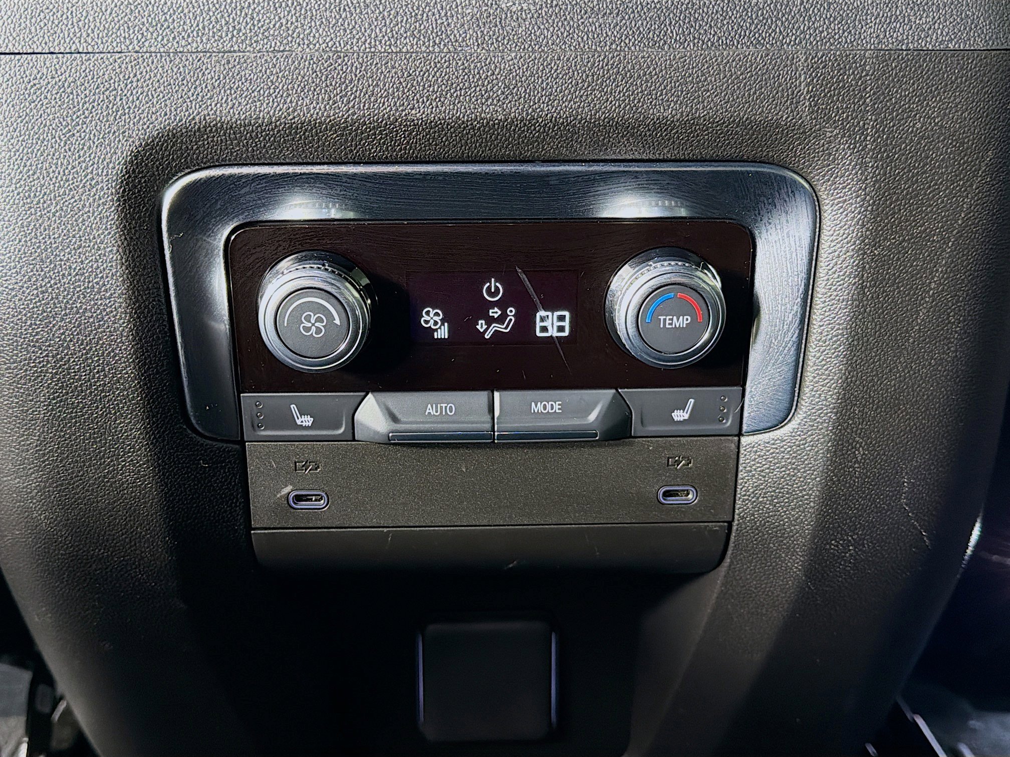 Used 2025 GMC Yukon XL Elevation image 26