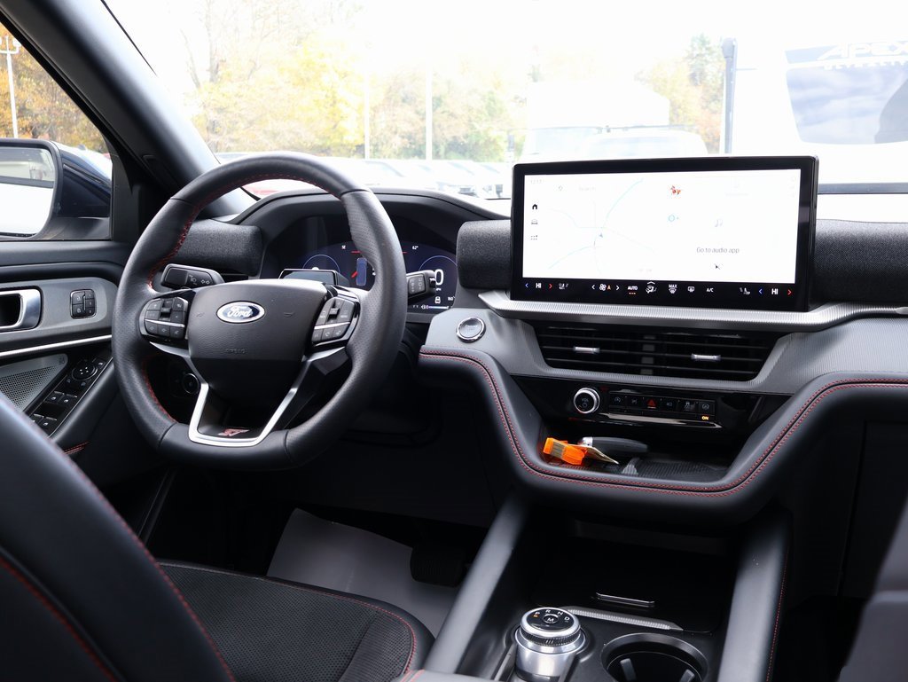 Used 2025 Ford Explorer ST image 28