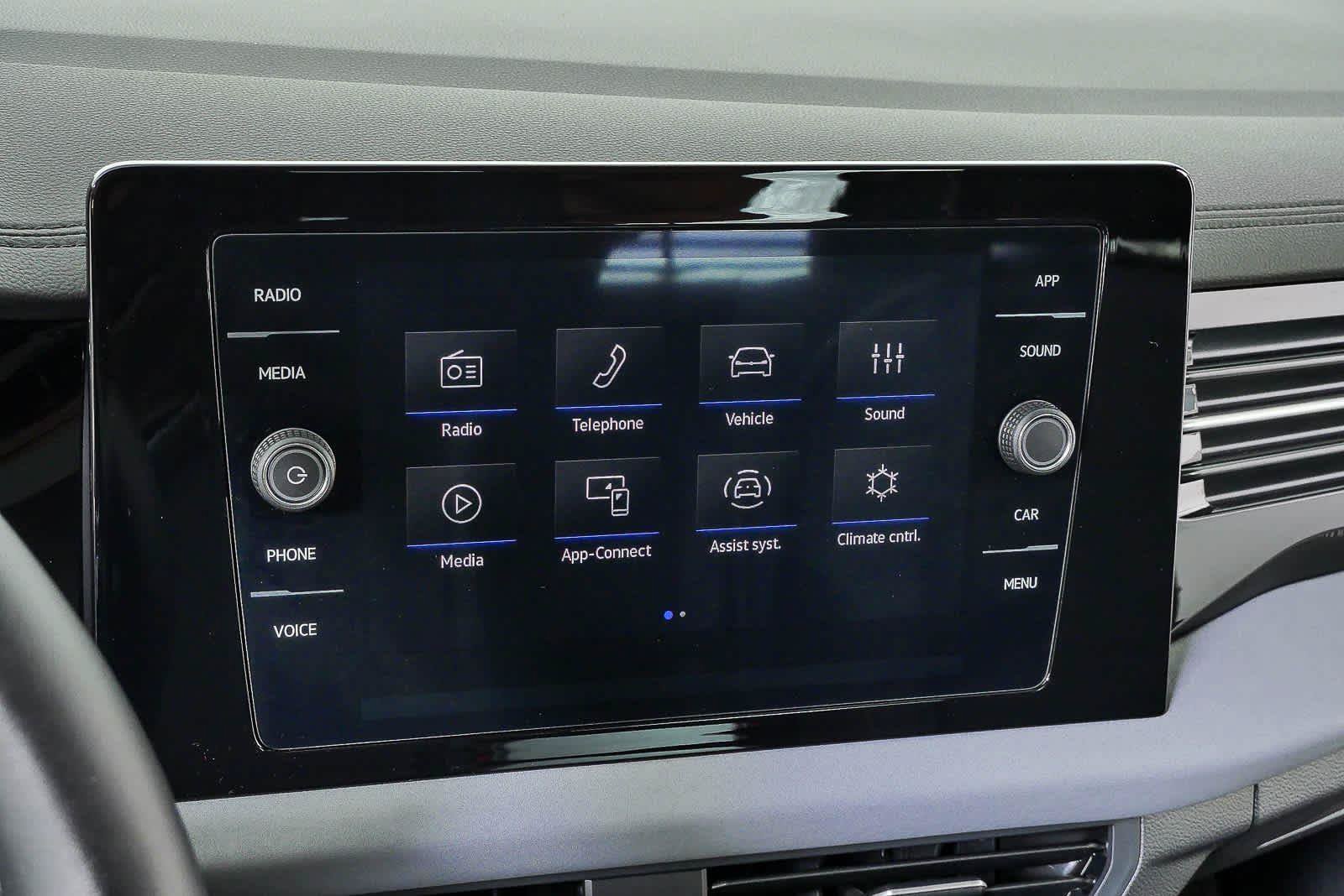 Certified 2025 Volkswagen Jetta SE FWD image 13