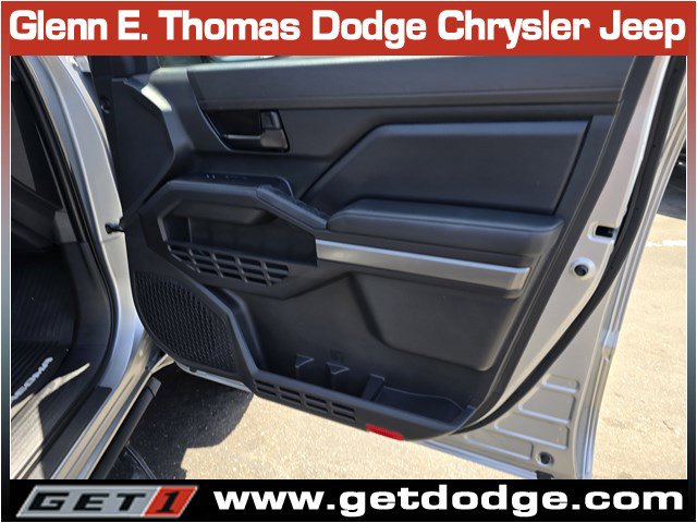 Used 2025 Toyota Tacoma SR5 AWD/4WD image 36