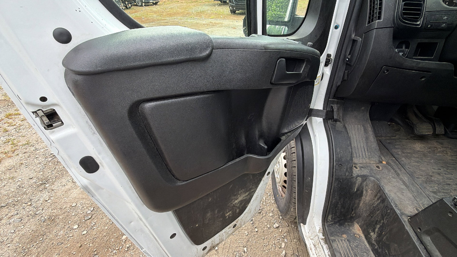 Used 2024 RAM ProMaster 2500 w/ Convenience Group FWD image 15