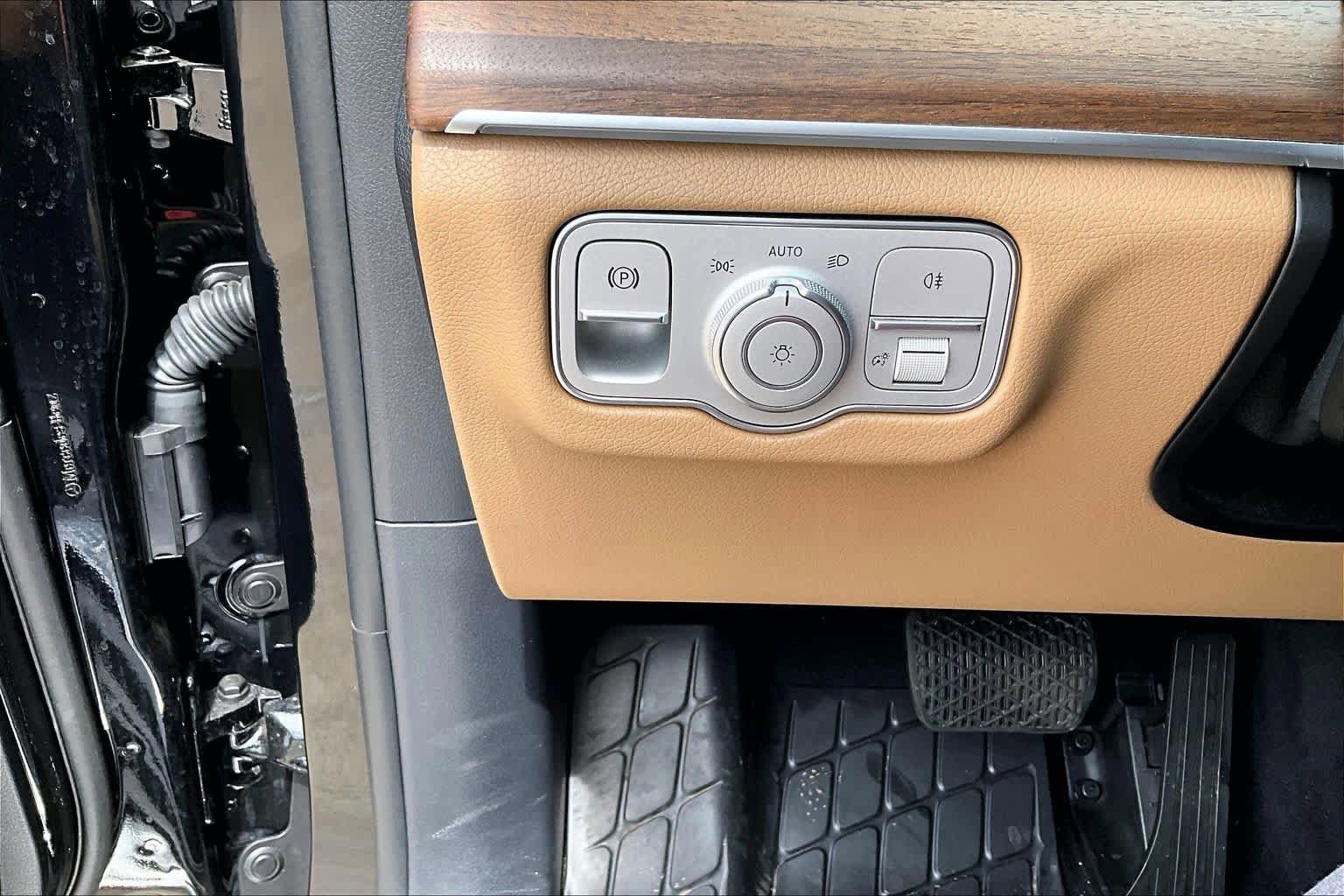 Used 2026 Mercedes-Benz GLE 450e 4MATIC image 32