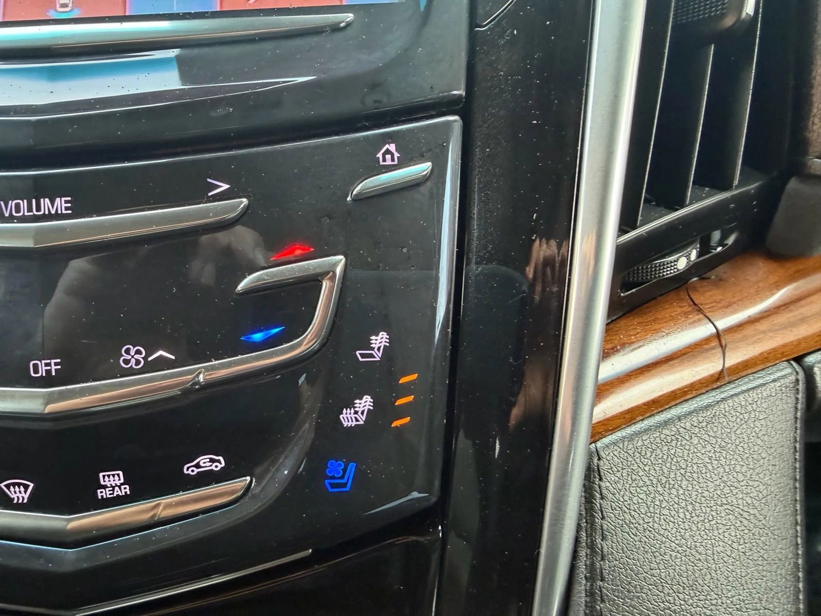 Used 2019 Cadillac Escalade Luxury image 16