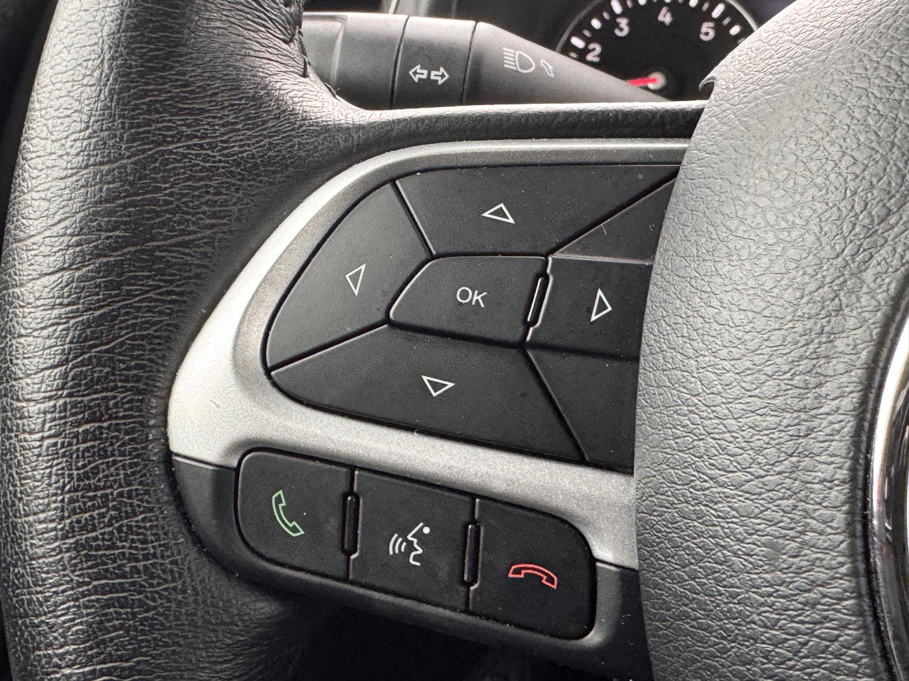 Used 2023 Jeep Renegade Limited image 13