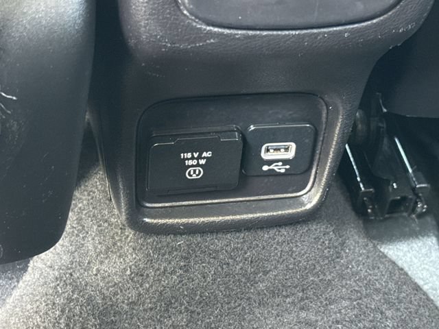 Used 2018 Jeep Compass Latitude w/ Popular Equipment Group FWD image 11