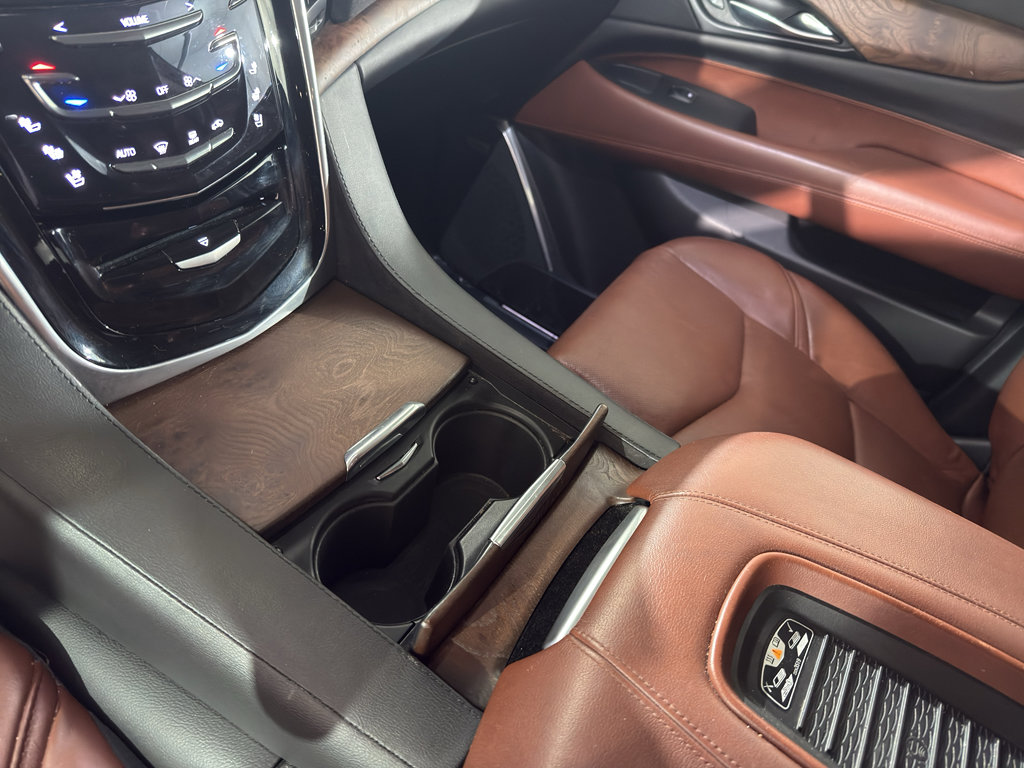 Used 2020 Cadillac Escalade Luxury AWD/4WD image 21