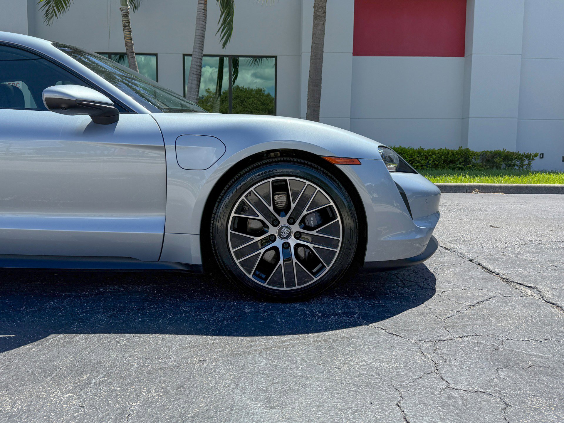 Used 2022 Porsche Taycan image 7