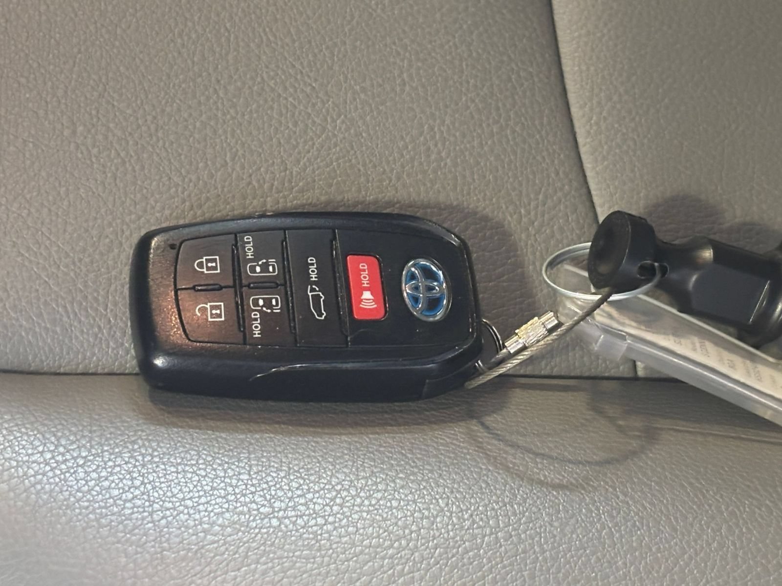 Used 2025 Toyota Sienna XLE FWD image 20