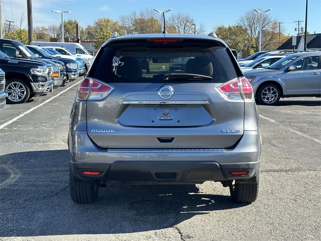 Used 2016 Nissan Rogue SV image 5